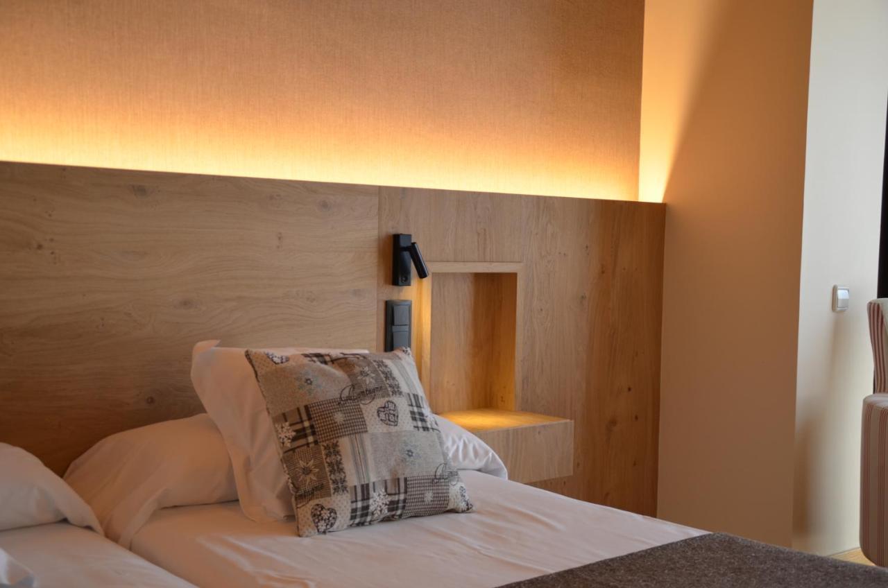 Hotel La Morera Valencia D'Aneu Bagian luar foto