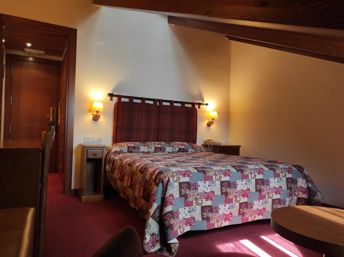 Hotel La Morera Valencia D'Aneu Bagian luar foto