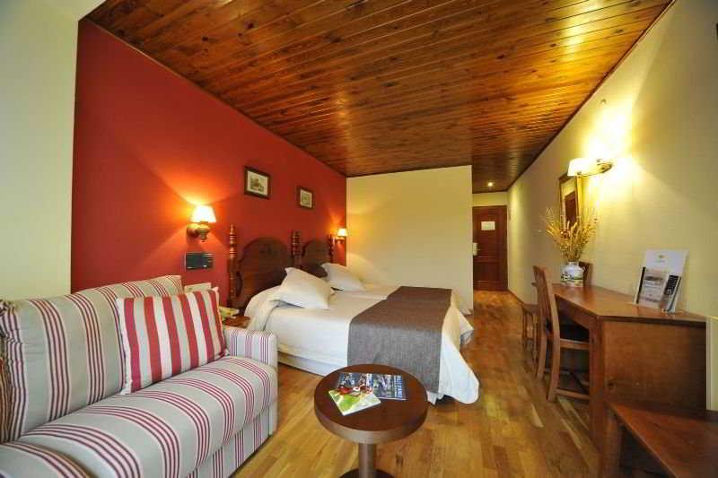 Hotel La Morera Valencia D'Aneu Bagian luar foto