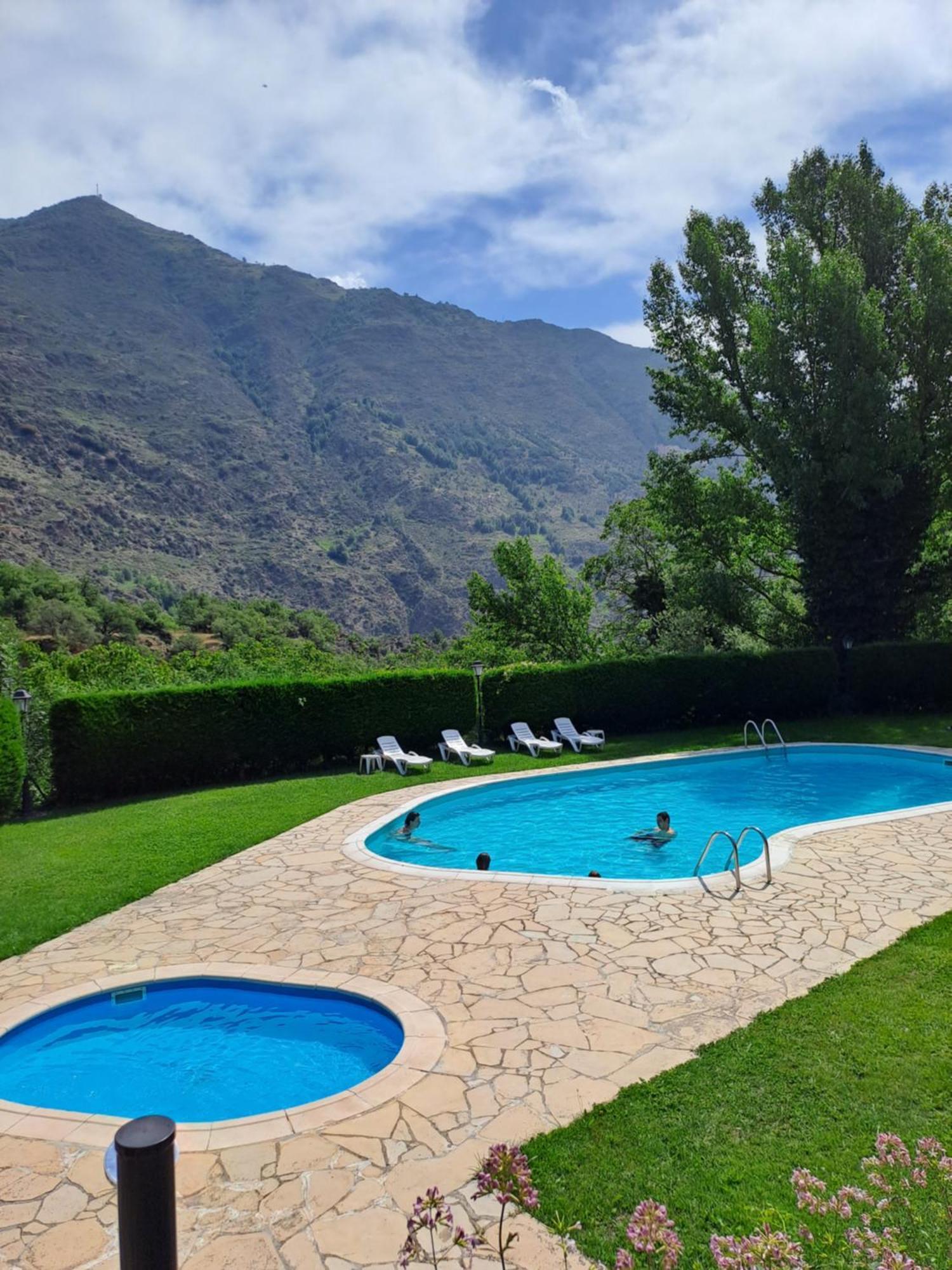 Hotel La Morera Valencia D'Aneu Bagian luar foto