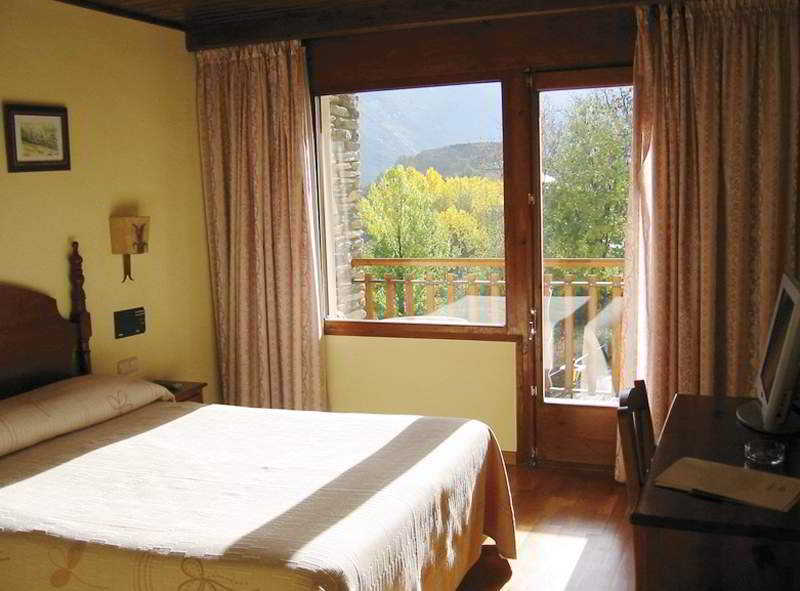Hotel La Morera Valencia D'Aneu Bagian luar foto