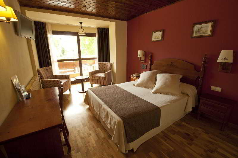 Hotel La Morera Valencia D'Aneu Bagian luar foto