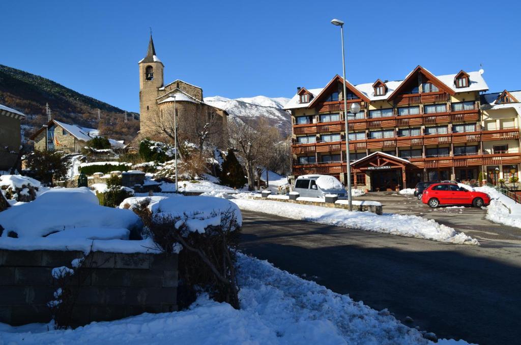 Hotel La Morera Valencia D'Aneu Bagian luar foto