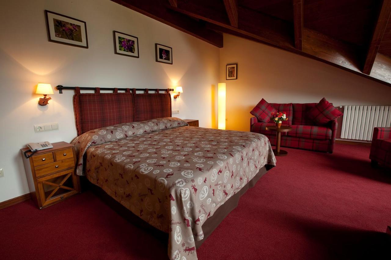 Hotel La Morera Valencia D'Aneu Bagian luar foto