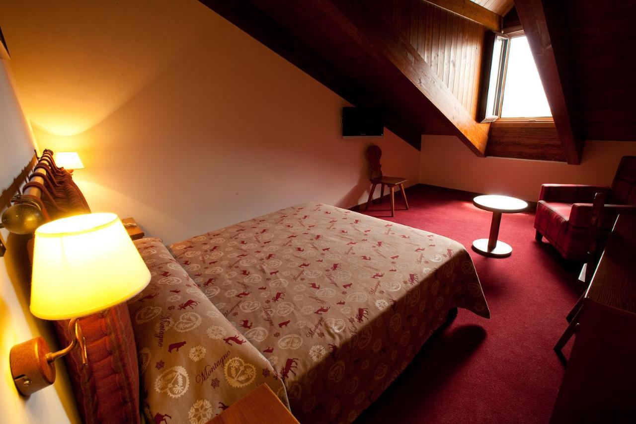 Hotel La Morera Valencia D'Aneu Bagian luar foto